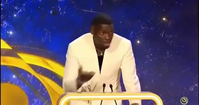 博格巴獲得環球足球最佳復出獎，現場感謝C羅激勵了所有人